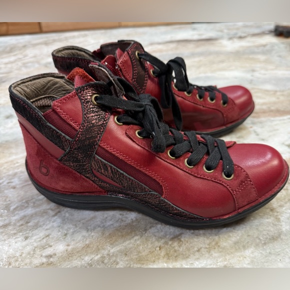 Bionica Women’s Red Orbit Boots. Size 7M. Lace or zip. Suede leather uppers. - Picture 1 of 8